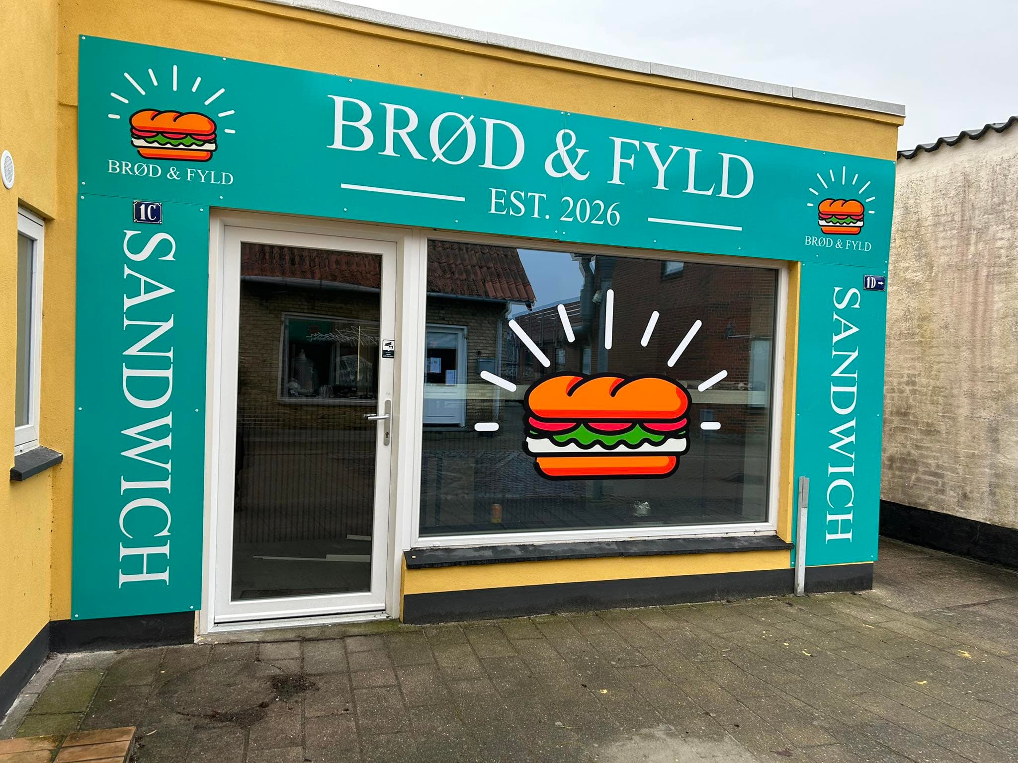 Billede af Brød og Fyld i Hals