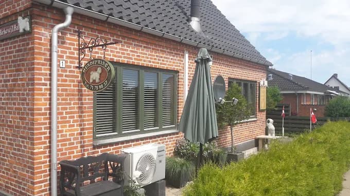 Billede af Hundefrisør Hals i Hals