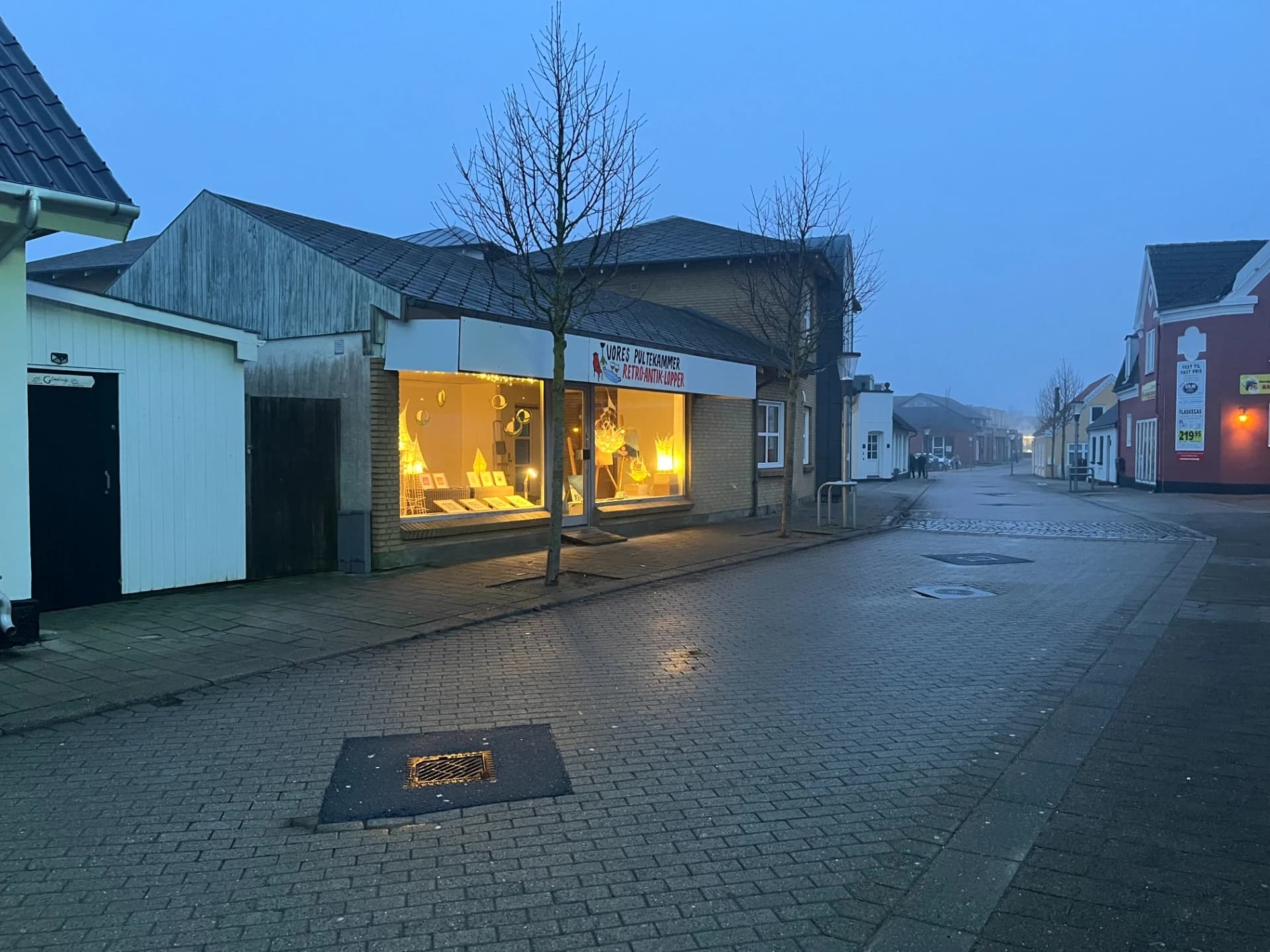 billede af en af de tomme lokaler der nu er fyldt med lys i Hals